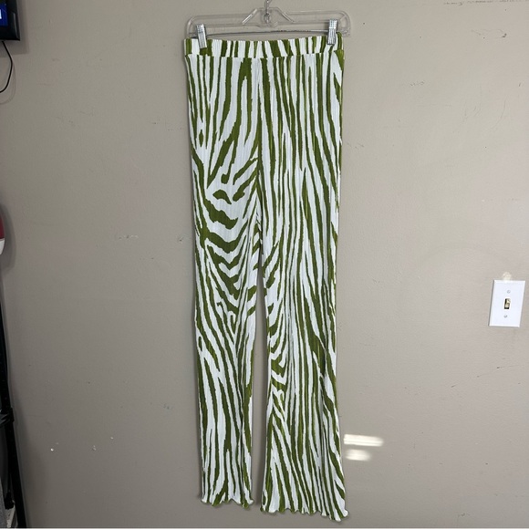 Always around Plisse fashion, nova women’s size medium two-piece halter set(New) - Picture 6 of 13